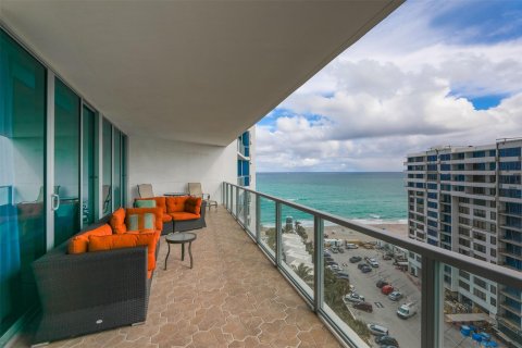 Copropriété à vendre à Hollywood, Floride: 2 chambres, 161 m2 № 1002853 - photo 22