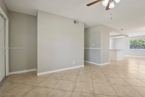 Villa ou maison à vendre à Lauderhill, Floride: 2 chambres, 149.39 m2 № 1236007 - photo 12