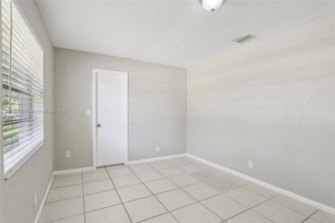 Villa ou maison à vendre à Lauderhill, Floride: 2 chambres, 149.39 m2 № 1236007 - photo 28