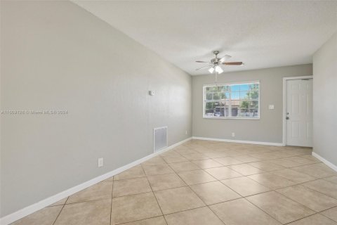 Villa ou maison à vendre à Lauderhill, Floride: 2 chambres, 149.39 m2 № 1236007 - photo 14