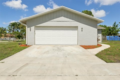 Villa ou maison à vendre à Lauderhill, Floride: 2 chambres, 149.39 m2 № 1236007 - photo 2