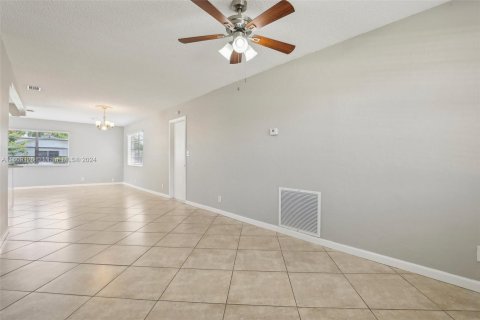 Villa ou maison à vendre à Lauderhill, Floride: 2 chambres, 149.39 m2 № 1236007 - photo 7