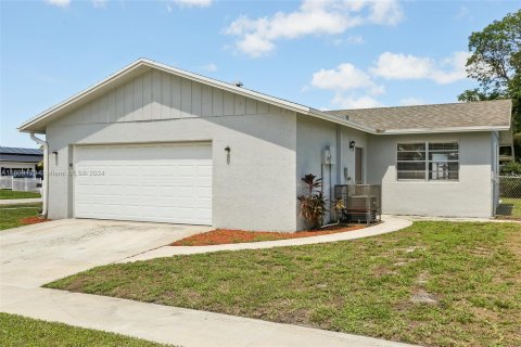 Villa ou maison à vendre à Lauderhill, Floride: 2 chambres, 149.39 m2 № 1236007 - photo 11