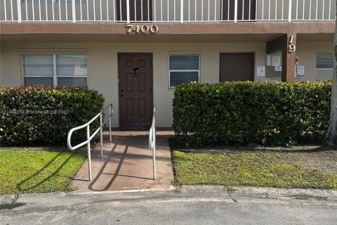 Condominio en venta en Margate, Florida, 2 dormitorios, 91.97 m2 № 827534 - foto 1