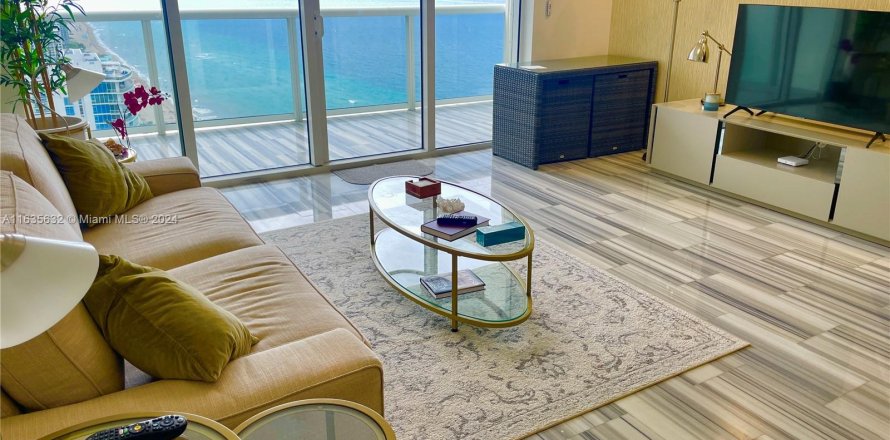 Condominio en Hallandale Beach, Florida, 1 dormitorio  № 1305357