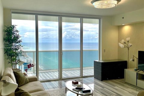 Condominio en venta en Hallandale Beach, Florida, 1 dormitorio, 78.41 m2 № 1305357 - foto 2