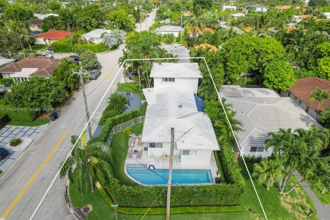 Casa en venta en Surfside, Florida, 4 dormitorios, 240.99 m2 № 853922 - foto 7