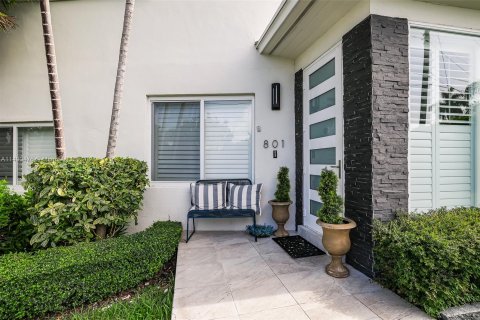 Casa en venta en Surfside, Florida, 4 dormitorios, 240.99 m2 № 853922 - foto 29