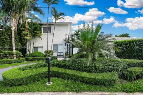 Villa ou maison à vendre à Surfside, Floride: 4 chambres, 240.99 m2 № 853922 - photo 27