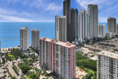 Condo in Sunny Isles Beach, Florida, 1 bedroom  № 1119337 - photo 1