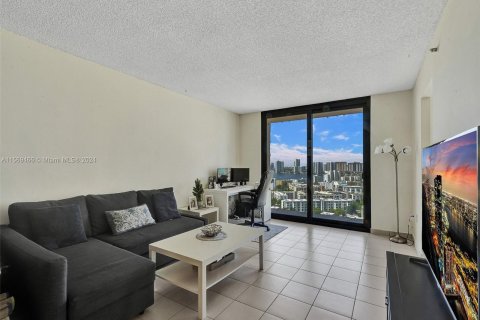 Condo in Sunny Isles Beach, Florida, 1 bedroom  № 1119337 - photo 18