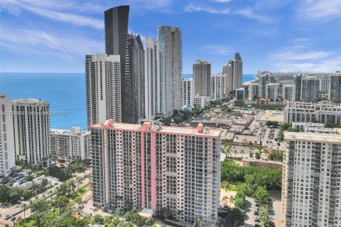 Condo in Sunny Isles Beach, Florida, 1 bedroom  № 1119337 - photo 2