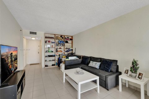 Condo in Sunny Isles Beach, Florida, 1 bedroom  № 1119337 - photo 20