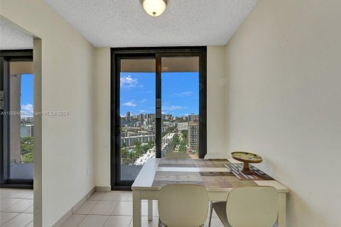 Condo in Sunny Isles Beach, Florida, 1 bedroom  № 1119337 - photo 16