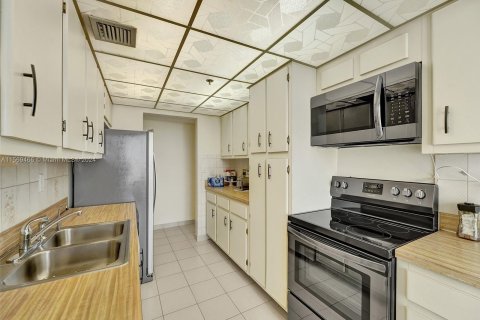 Condo in Sunny Isles Beach, Florida, 1 bedroom  № 1119337 - photo 14