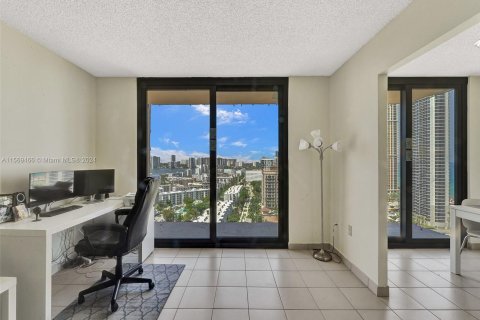 Condo in Sunny Isles Beach, Florida, 1 bedroom  № 1119337 - photo 25