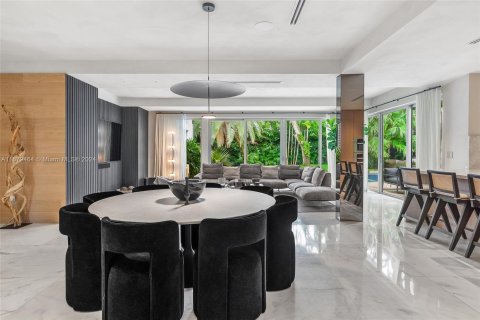 Casa en venta en Miami, Florida, 5 dormitorios, 313.92 m2 № 1409133 - foto 16