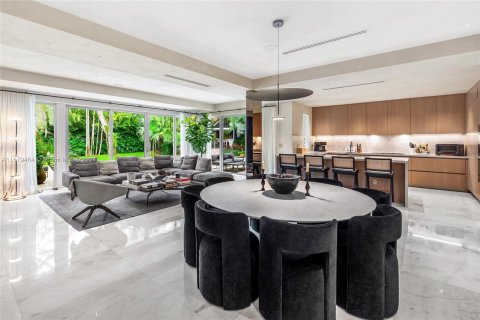 Casa en venta en Miami, Florida, 5 dormitorios, 313.92 m2 № 1409133 - foto 15