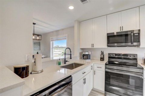 Duplex à vendre à Osprey, Floride: 4 chambres, 175.31 m2 № 890589 - photo 2