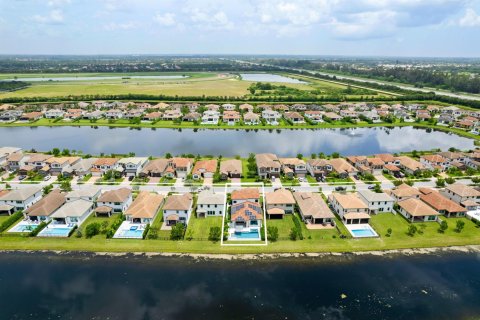 Villa ou maison à vendre à Boynton Beach, Floride: 4 chambres, 302.12 m2 № 860896 - photo 11