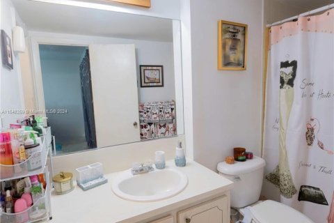 Adosado en venta en Miami, Florida, 2 dormitorios, 117.61 m2 № 1332213 - foto 20