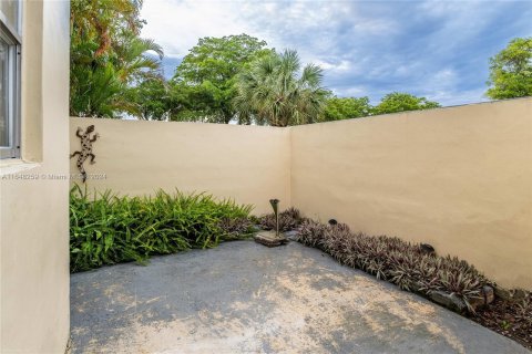 Adosado en venta en Miami, Florida, 2 dormitorios, 117.61 m2 № 1332213 - foto 5