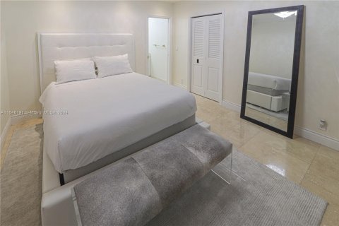 Condo in Miami Beach, Florida, 3 bedrooms  № 1332212 - photo 22