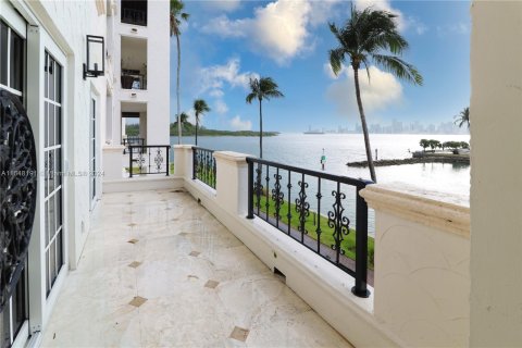 Condo in Miami Beach, Florida, 3 bedrooms  № 1332212 - photo 2