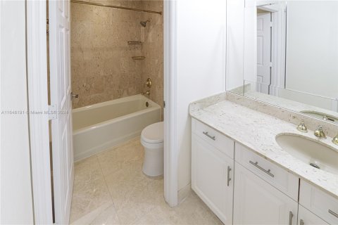 Condo in Miami Beach, Florida, 3 bedrooms  № 1332212 - photo 25