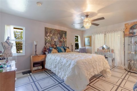 House in Naples, Florida 3 bedrooms, 247.31 sq.m. № 1232792 - photo 22