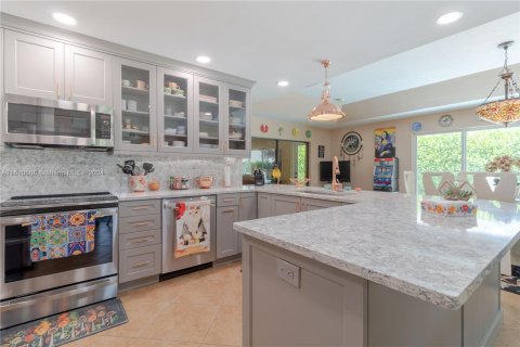 House in Naples, Florida 3 bedrooms, 247.31 sq.m. № 1232792 - photo 10