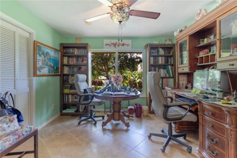 House in Naples, Florida 3 bedrooms, 247.31 sq.m. № 1232792 - photo 18
