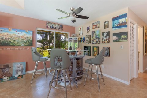 House in Naples, Florida 3 bedrooms, 247.31 sq.m. № 1232792 - photo 17