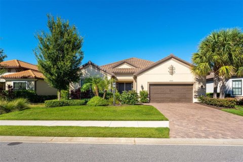 Villa ou maison à louer à Lakewood Ranch, Floride: 4 chambres, 292.36 m2 № 253535 - photo 1