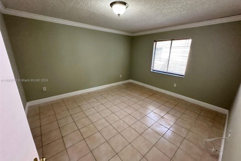 Copropriété à louer à Hialeah, Floride: 2 chambres, 77.11 m2 № 1355081 - photo 7