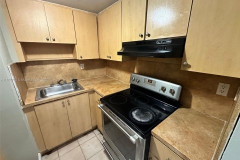 Condo in Hialeah, Florida, 2 bedrooms  № 1355081 - photo 4