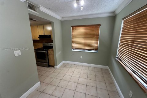 Condo in Hialeah, Florida, 2 bedrooms  № 1355081 - photo 3