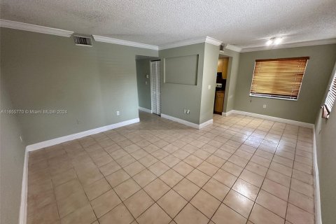 Condo in Hialeah, Florida, 2 bedrooms  № 1355081 - photo 2