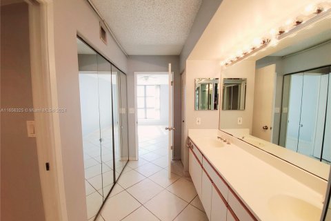 Copropriété à vendre à Aventura, Floride: 2 chambres, 109.72 m2 № 1355421 - photo 18