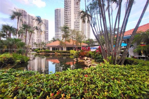 Condo in Aventura, Florida, 2 bedrooms  № 1355421 - photo 29