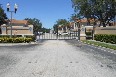 Condominio en venta en Orlando, Florida, 3 dormitorios, 111.48 m2 № 1139920 - foto 2