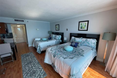 Condominio en venta en Sunny Isles Beach, Florida, 33.44 m2 № 1188200 - foto 1