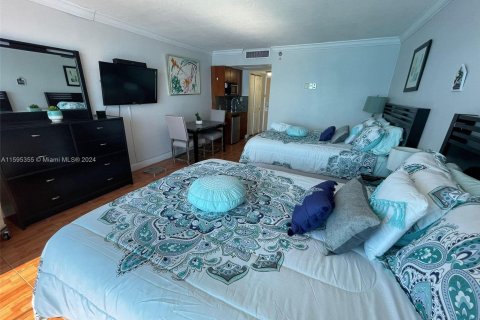 Condominio en venta en Sunny Isles Beach, Florida, 33.44 m2 № 1188200 - foto 3