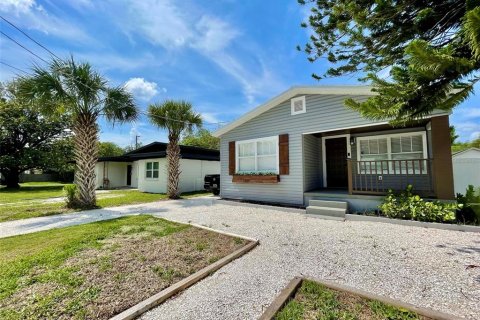 Casa en venta en Tampa, Florida, 3 dormitorios, 85.28 m2 № 1349922 - foto 1