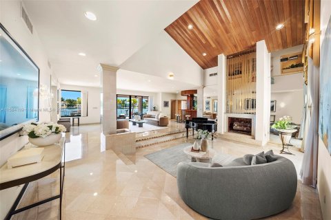 House in Miami Beach, Florida 6 bedrooms, 444.44 sq.m. № 1188331 - photo 3