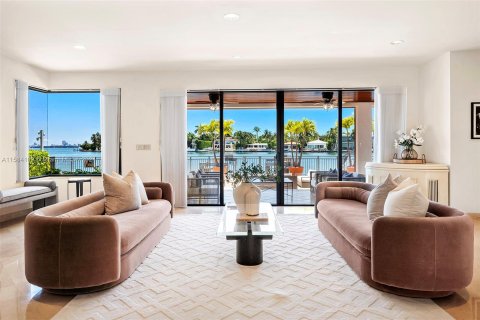 House in Miami Beach, Florida 6 bedrooms, 444.44 sq.m. № 1188331 - photo 4