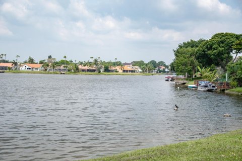 Townhouse in Wellington, Florida 3 bedrooms, 164.16 sq.m. № 1187617 - photo 16