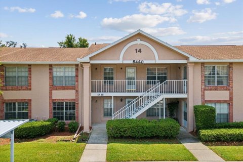 Condo in New Port Richey, Florida, 2 bedrooms  № 1324951 - photo 1