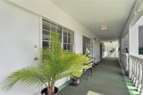 Condo in Fort Lauderdale, Florida, 2 bedrooms  № 1016227 - photo 9