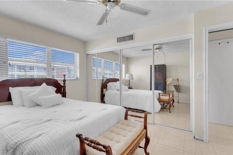 Condo in Fort Lauderdale, Florida, 2 bedrooms  № 1016227 - photo 11